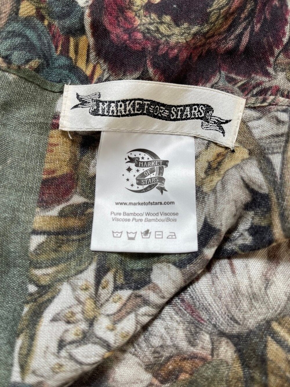 Market of Stars LOVE GROWS WILD Scarf: from "12 Months of Flowers": New w/o Tags - Picture 7 of 8